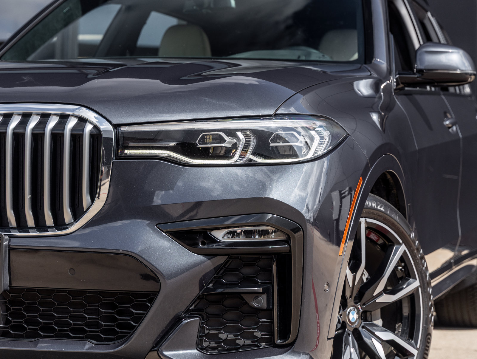Used 2020 BMW X7 xDrive40i w/ M Sport Package AWD/4WD image 14