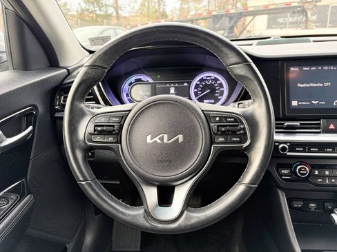 Used 2022 Kia Niro LXS image 8