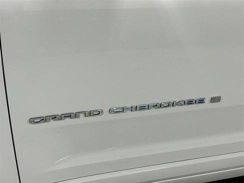 Used 2023 Jeep Grand Cherokee Overland w/ Advanced Protech Group III image 11