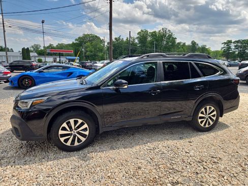 Used 2022 Subaru Outback Premium AWD/4WD image 3