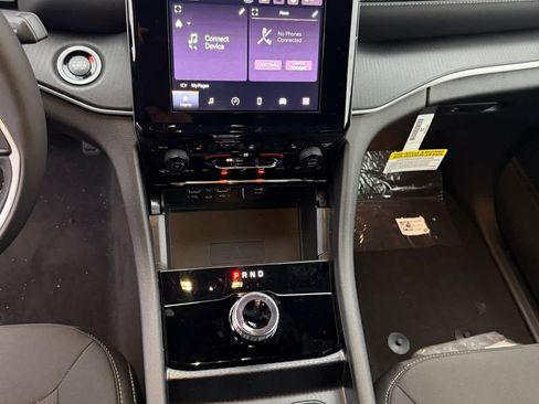 New 2025 Jeep Grand Cherokee Laredo X w/ Luxury Tech Group I image 15