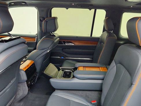 Used 2022 Jeep Grand Wagoneer Series II w/ Convenience Group III AWD/4WD image 20