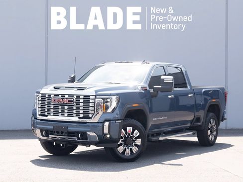 Used 2025 GMC Sierra 3500 Denali w/ Denali Reserve Package AWD/4WD image 1