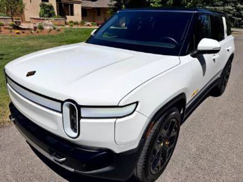 Used 2023 Rivian R1S Adventure AWD/4WD image 2