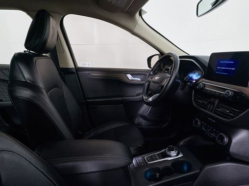 Used 2020 Ford Escape Titanium image 28