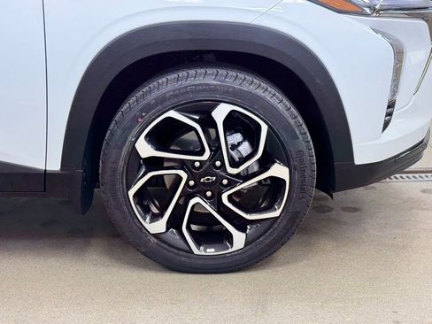 New 2026 Chevrolet Trax RS w/ Sunroof Package image 4