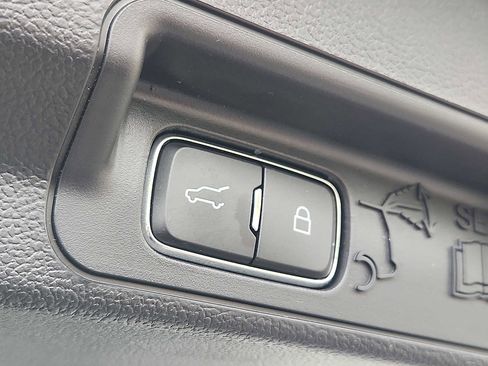 Used 2022 Ford Explorer XLT w/ Equipment Group 202A image 28