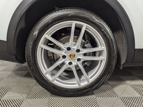 Used 2022 Porsche Cayenne AWD/4WD image 28