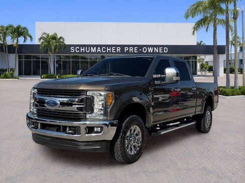 Used 2017 Ford F250 XLT w/ XLT Premium Package AWD/4WD image 3