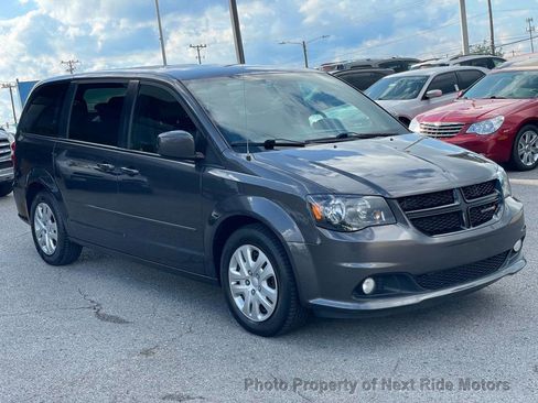Used 2016 Dodge Grand Caravan SXT image 4