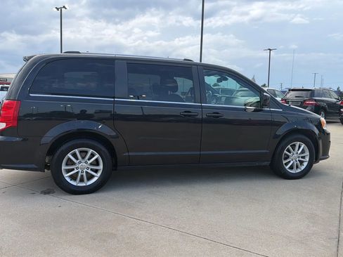 Used 2019 Dodge Grand Caravan SXT w/ Driver Convenience Group FWD image 23