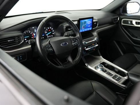 Used 2020 Ford Explorer XLT w/ Equipment Group 202A RWD image 6