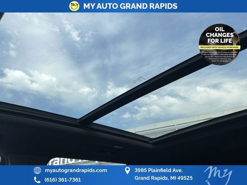 Used 2023 GMC Yukon XL Denali Ultimate AWD/4WD image 10