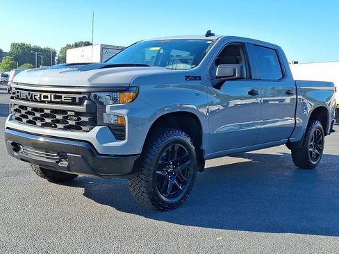Used 2024 Chevrolet Silverado 1500 Custom Trail Boss w/ Dark Appearance Package AWD/4WD image 6