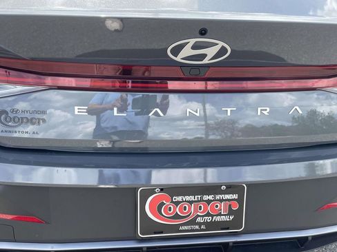 Used 2024 Hyundai Elantra Blue image 9