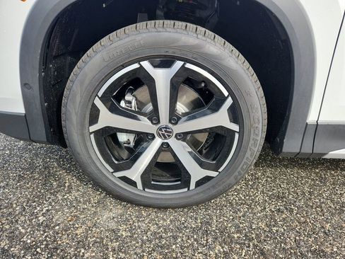 New 2025 Volkswagen Tiguan SE image 22