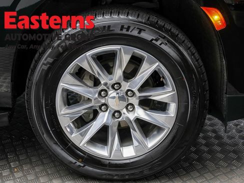 Used 2024 Chevrolet Suburban Premier image 35