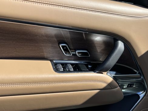 Used 2024 Land Rover Range Rover Long Wheelbase SE image 15