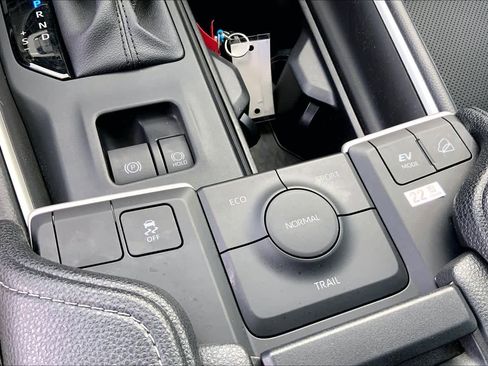 Used 2025 Toyota Grand Highlander AWD Hybrid image 34