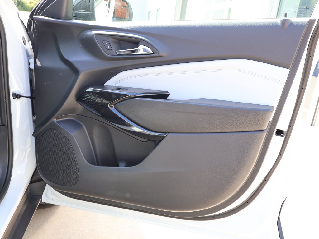 New 2026 Chevrolet Trax LT w/ Driver Confidence Package FWD image 30