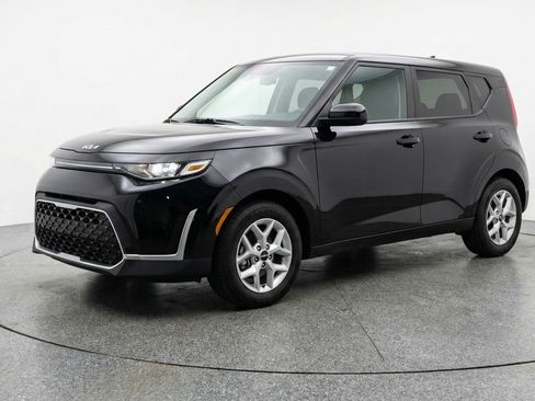 Used 2025 Kia Soul LX w/ LX Technology Package image 2