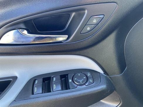 Used 2024 Chevrolet Equinox LS w/ LS Convenience Package AWD/4WD image 9