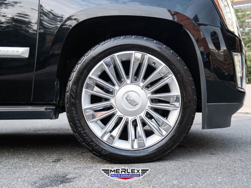 Used 2019 Cadillac Escalade ESV Platinum image 10