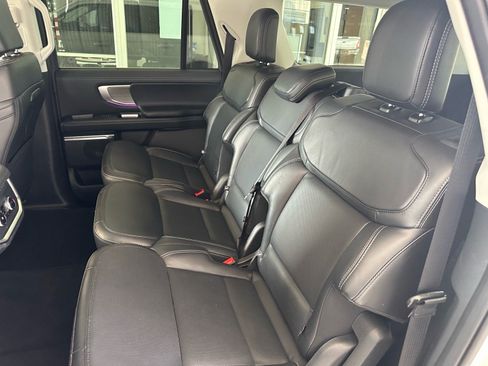 Used 2025 Ford Expedition Max Platinum AWD/4WD image 27
