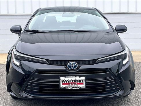 Used 2024 Toyota Corolla LE FWD image 3