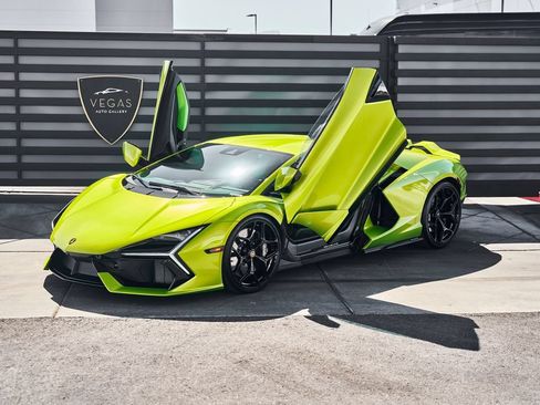 Used 2025 Lamborghini Revuelto AWD/4WD image 5