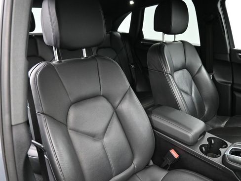 Certified 2021 Porsche Macan image 19