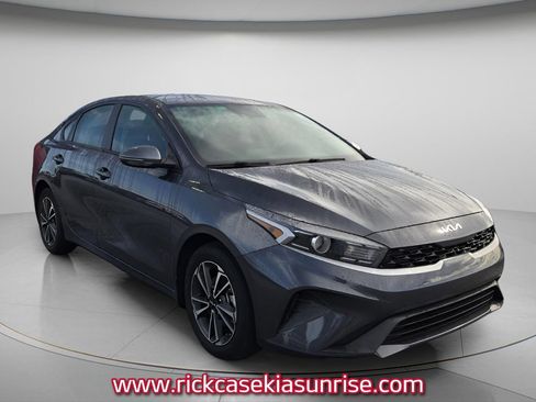 Used 2023 Kia Forte LXS w/ LXS Technology Package FWD image 4