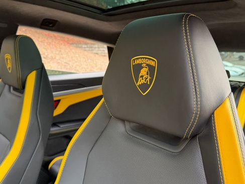 Used 2025 Lamborghini Urus SE image 29
