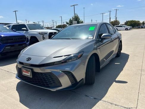 Used 2026 Toyota Camry SE FWD image 8