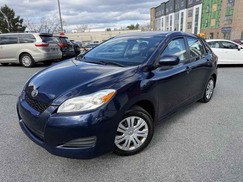 Used 2013 Toyota Matrix L FWD image 3