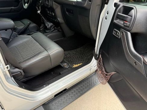 Used 2012 Jeep Wrangler Unlimited Sahara AWD/4WD image 89