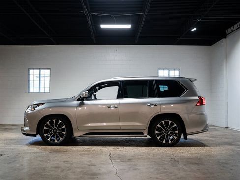 Used 2021 Lexus LX 570 4WD w/ Sport Package image 5