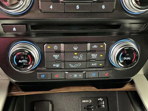 Used 2015 Ford F150 Lariat w/ Equipment Group 502A Luxury AWD/4WD image 24