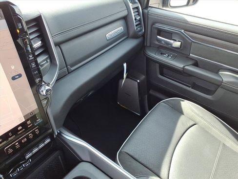New 2026 RAM 2500 Laramie AWD/4WD image 17
