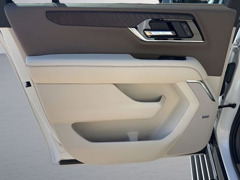 Used 2025 GMC Yukon XL Denali w/ Sun & Power Step Package AWD/4WD image 32