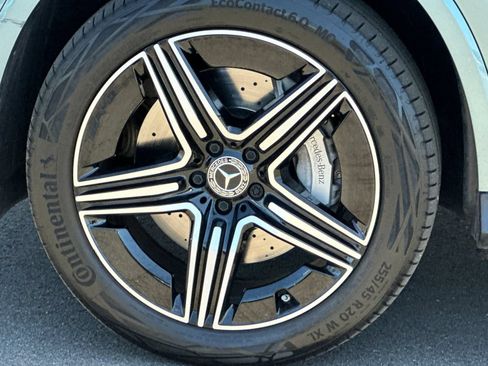 Used 2025 Mercedes-Benz GLC 350e 4MATIC image 33