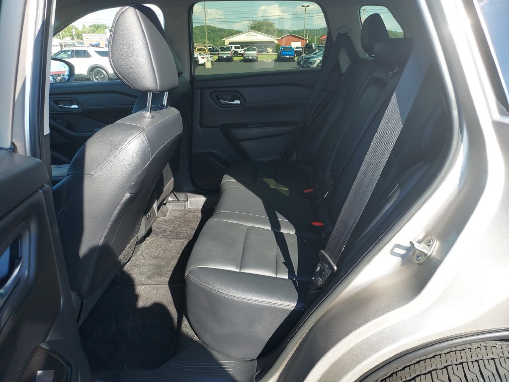 Certified 2025 Nissan Rogue SL FWD image 14