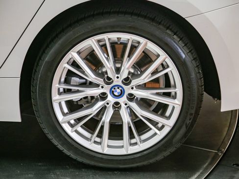 Used 2023 BMW 330e w/ Driving Assistance Package RWD image 11