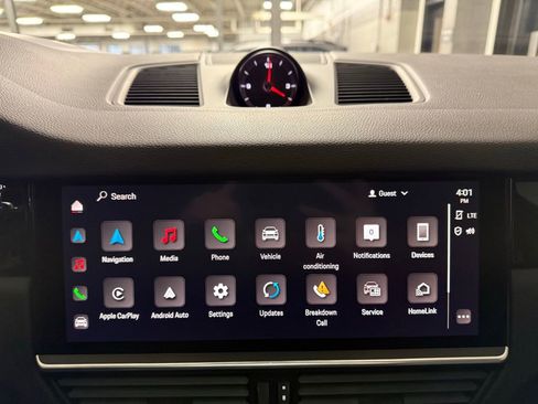 Used 2023 Porsche Cayenne image 12