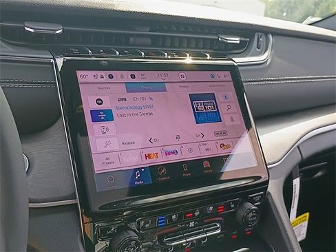 New 2025 Jeep Grand Cherokee Limited w/ Luxury Tech Group II image 13