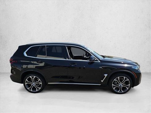 Certified 2024 BMW X5 xDrive40i w/ Premium Package AWD/4WD image 4