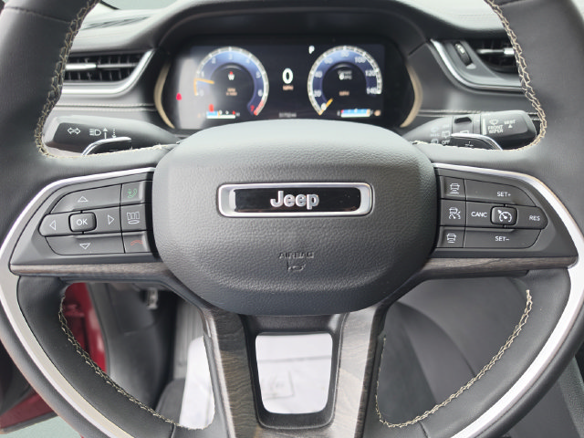 Used 2023 Jeep Grand Cherokee Limited w/ Luxury Tech Group II RWD image 37