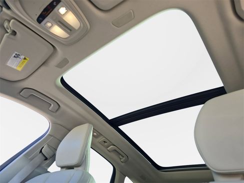 Used 2023 Volvo XC60 T8 Ultimate image 33