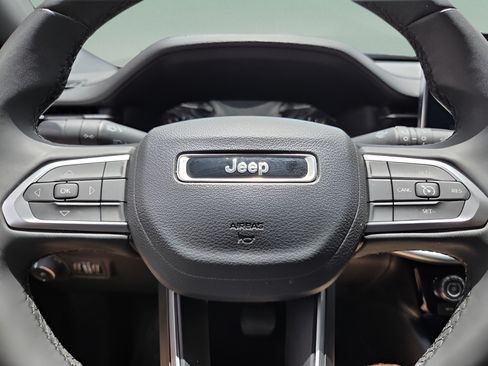 Used 2024 Jeep Compass Latitude AWD/4WD image 28