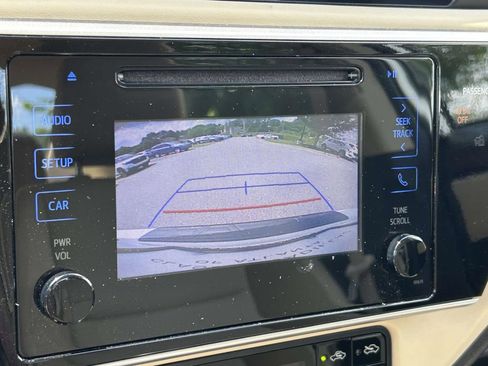Used 2017 Toyota Corolla LE w/ Carpet Mat Package (TMS) FWD image 28